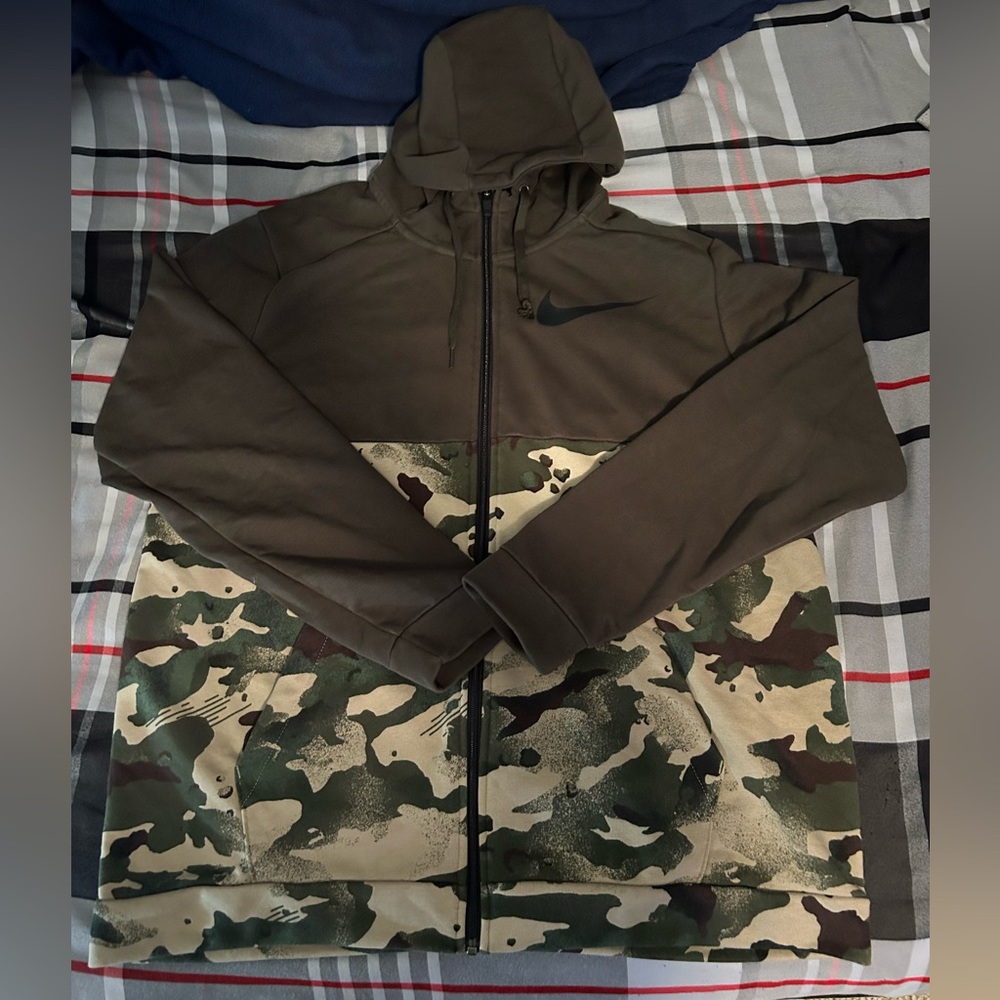 Nike drifit therma fit camo running athletic jacket size XL camouflage